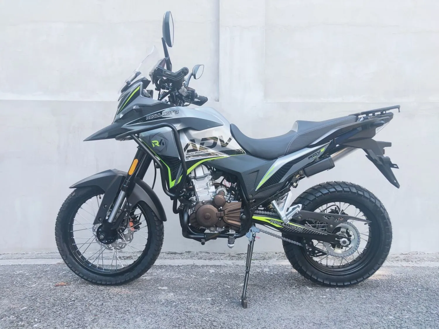  ADV 300 S, спицованные колеса