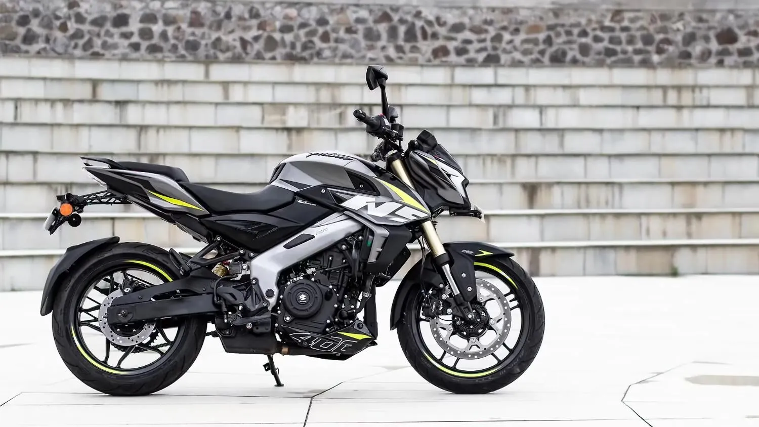  Pulsar NS400 Z