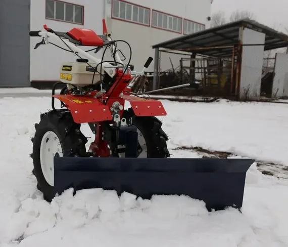 Какое бывает снегоуборочное навесное оборудование для мотоблоков и как его выбрать