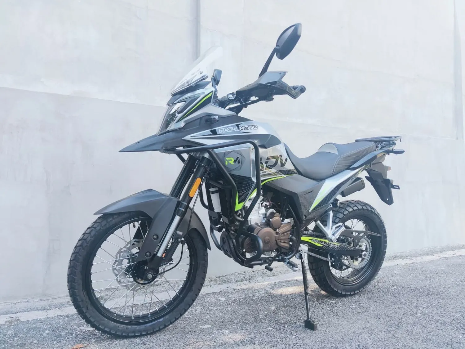  ADV 300 S, спицованные колеса