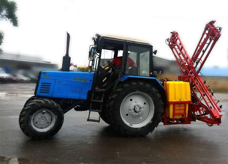 Опрыскиватель навесной штанговый Зубр НШ Фермер