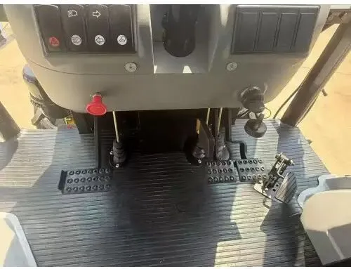  Branson 30.5 LUX 4x4