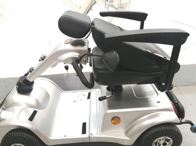 Электрическая кресло-коляска MET Explorer 800