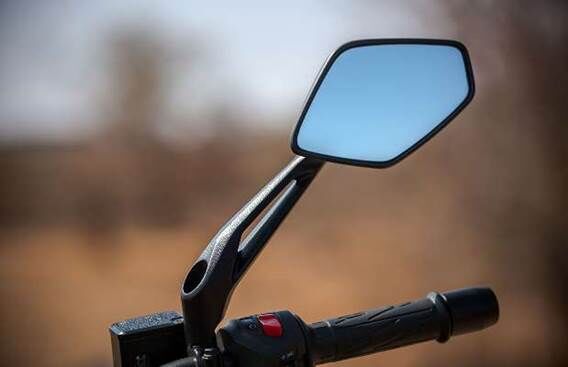 Мотоцикл Bajaj Dominar 400 2019 зеркала